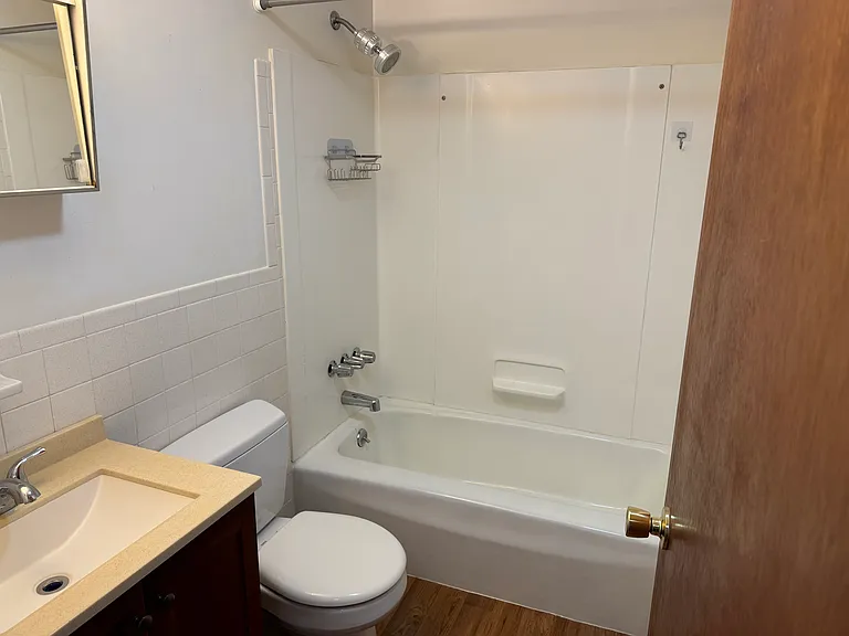 Grafton Colonial Apartments — Photo 5