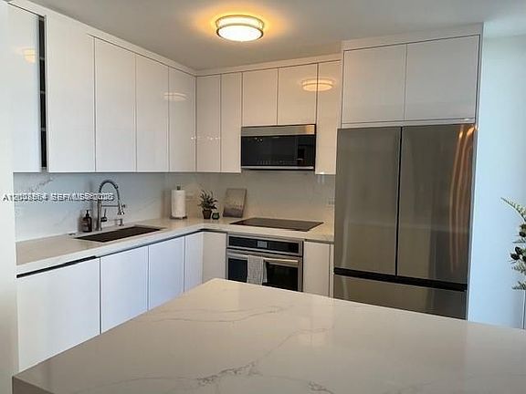 4th image of 6301 Collins Ave