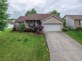 9812 Spring Pointe Ct, Louisville, KY 40229