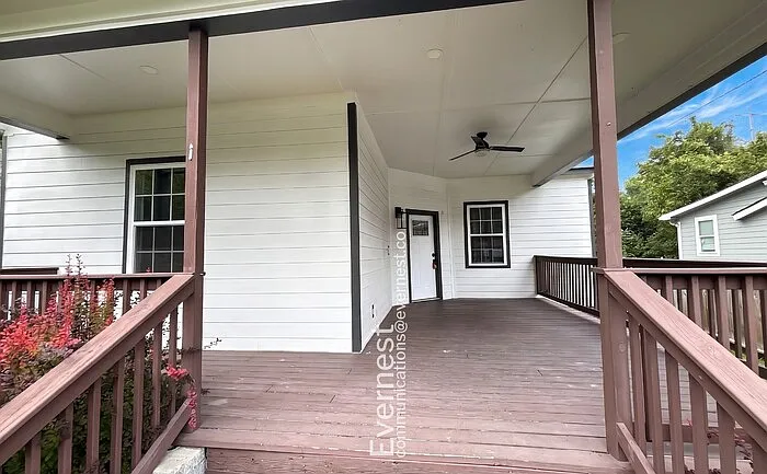 2311 Fairleigh St — Photo 20