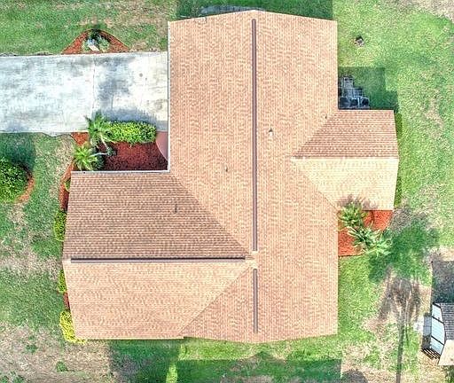 5th image of 1610 Carrington Ave