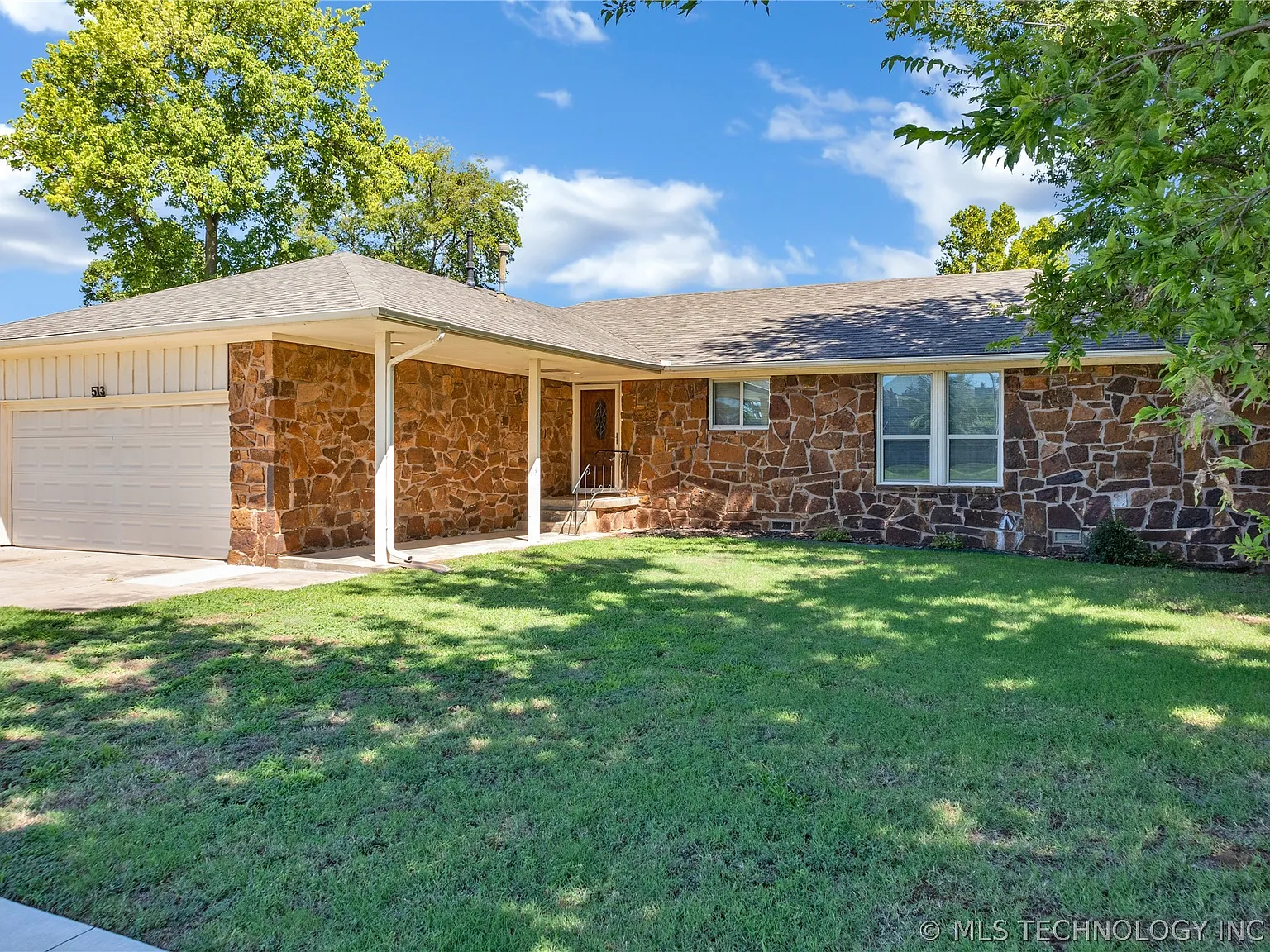 3 bed, 2.0 bath, 1769 sqft, $2,000 — Photo 2