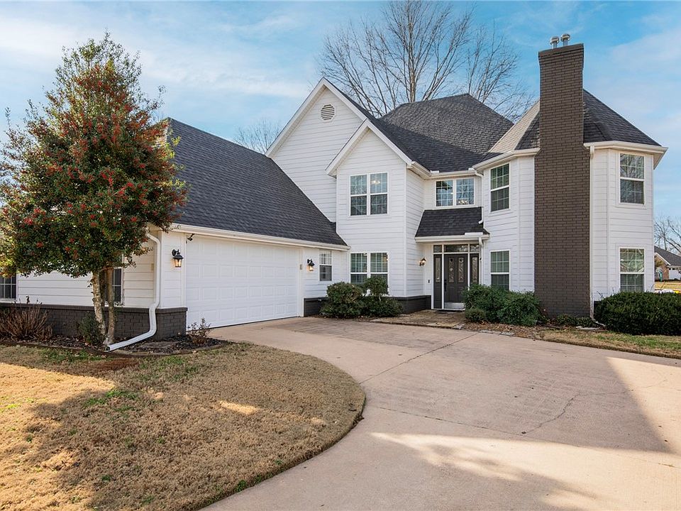 1st image of 2 Oak Ridge Ln