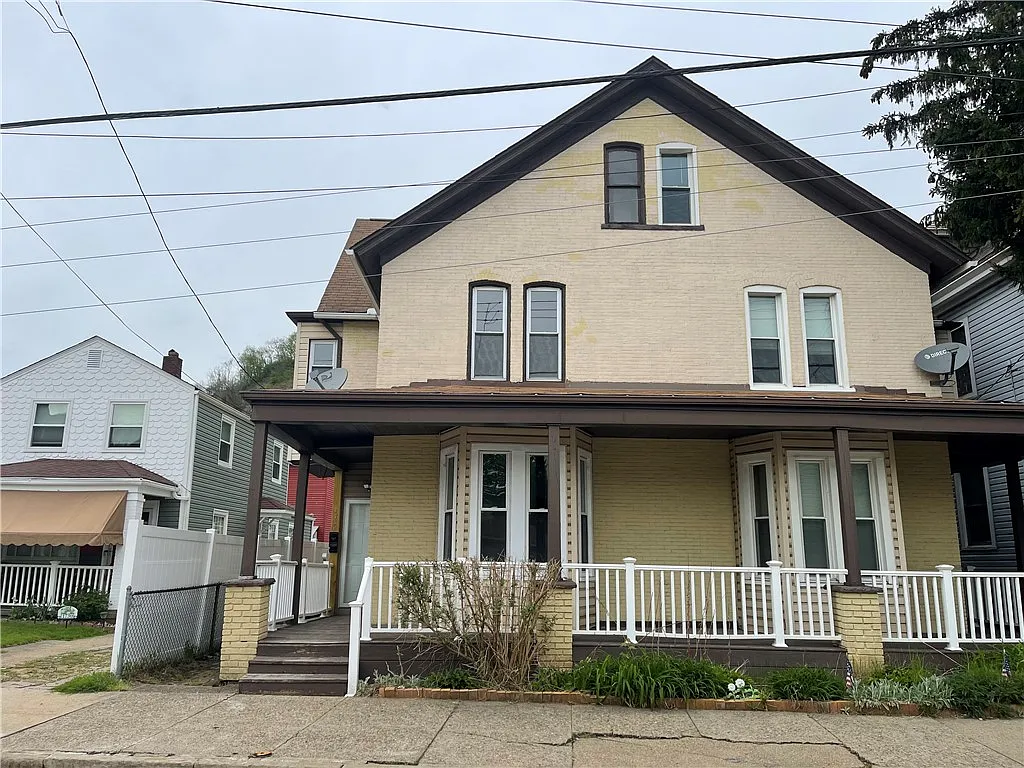 1734 Middle St photo 1