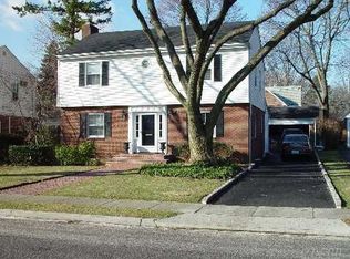 142 Kildare Rd, Garden City, NY 11530