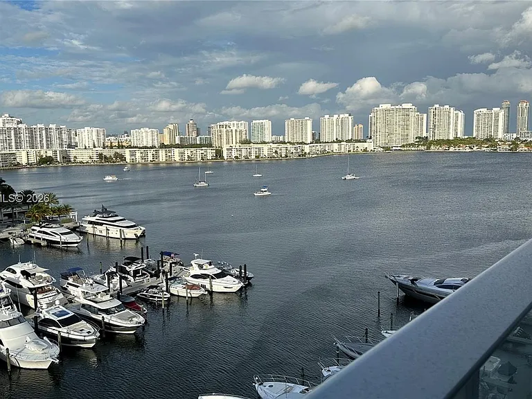 17111 Biscayne Blvd #903 — Photo 39
