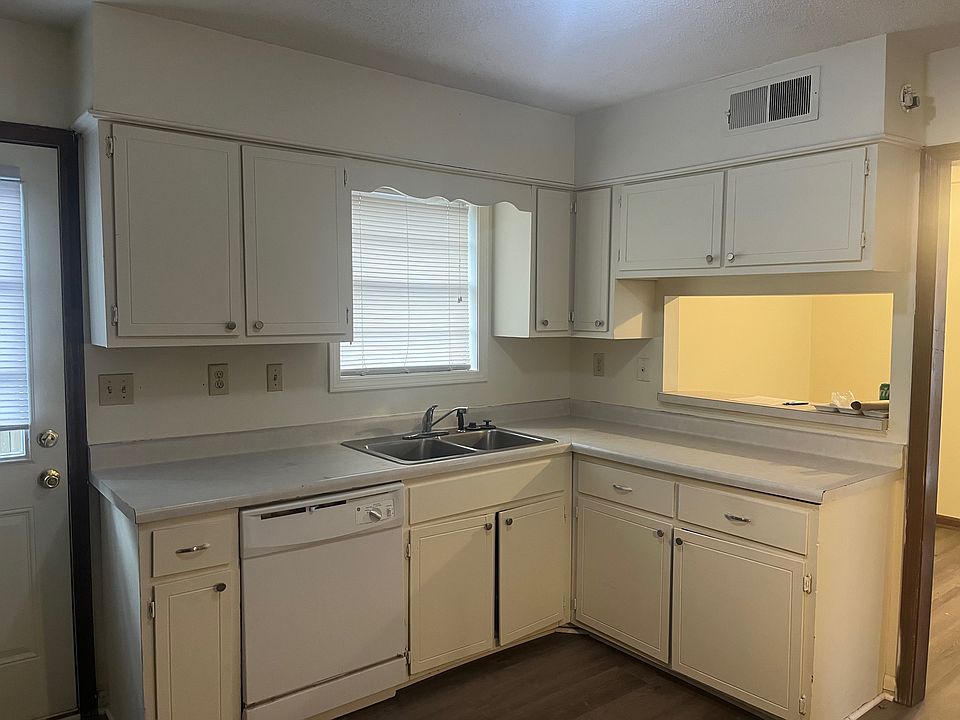 1st image of 6451 Oak Park Dr