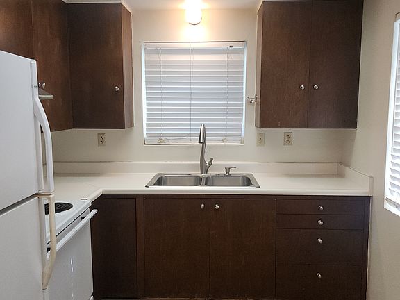 3rd image of 1231 W Raymon Ave #1231