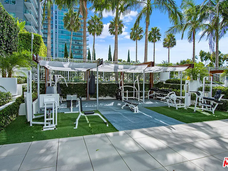 13700 Marina Pointe Dr #1507 — Photo 22