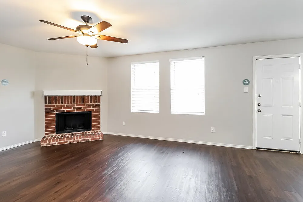 3 bed, 2.0 bath, 1954 sqft, $2,545 — Photo 4