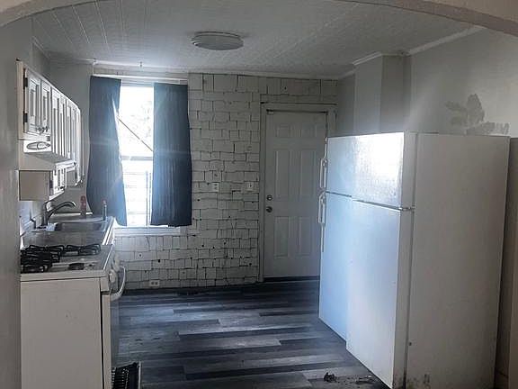 4th image of 511 N Port St