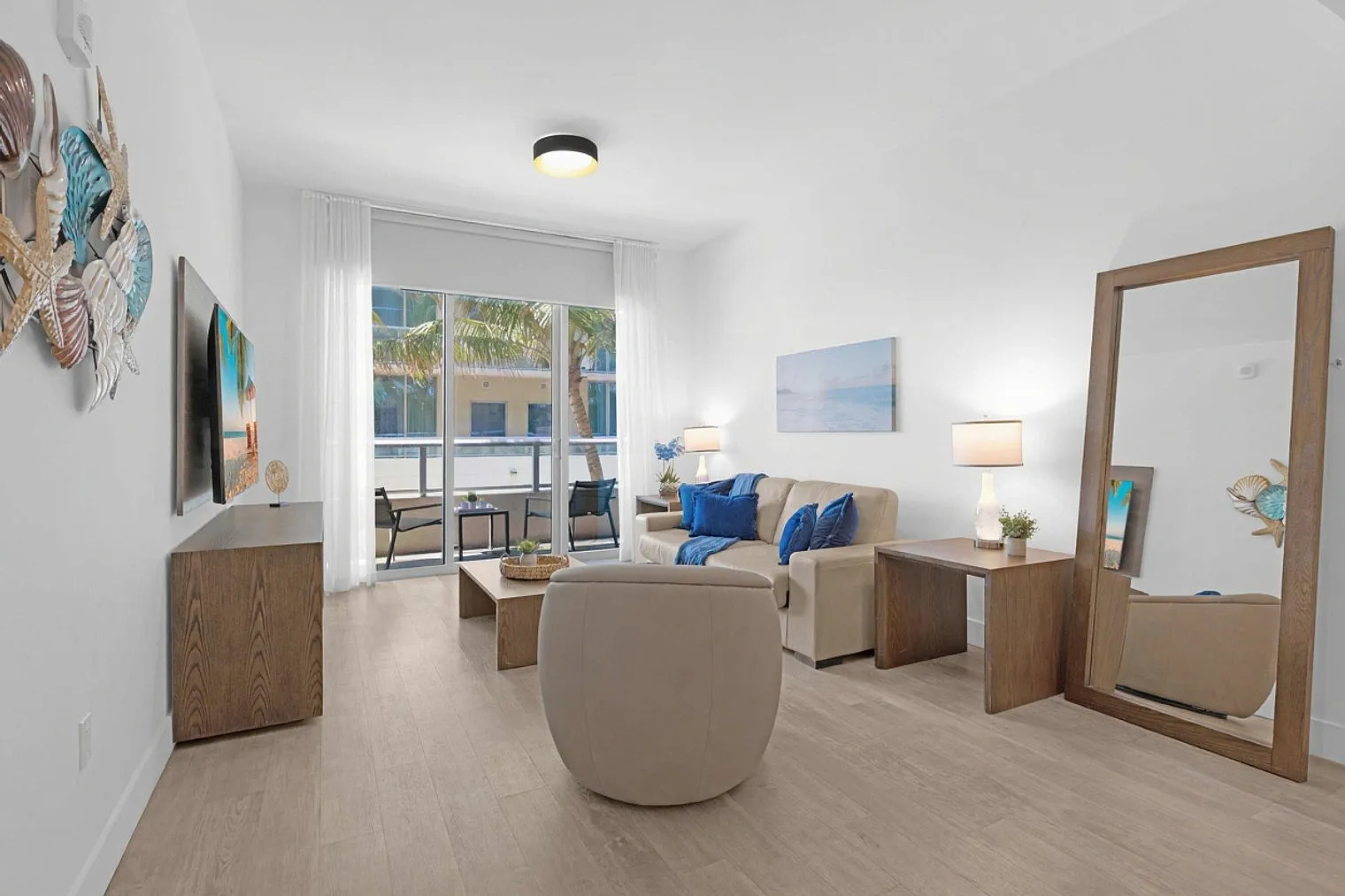 2 bed, 1.0 bath, 893 sqft, $3,618 — Photo 1