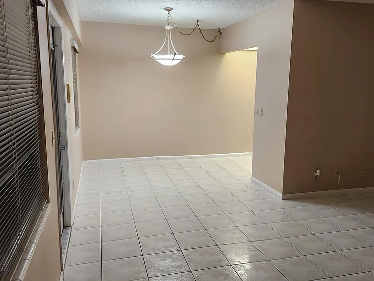 251 Fanshaw Dr #F — Photo 2