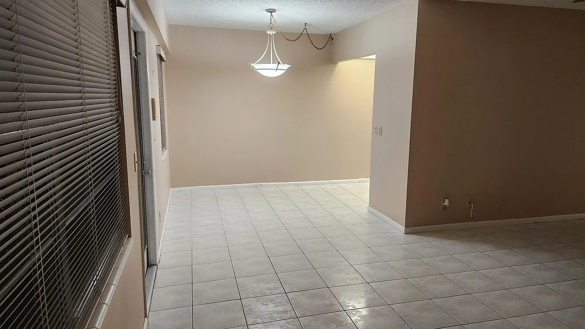Building Photo - 251 Fanshaw Dr #F