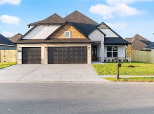 1240 Red Maple St, Centerton, AR 72719