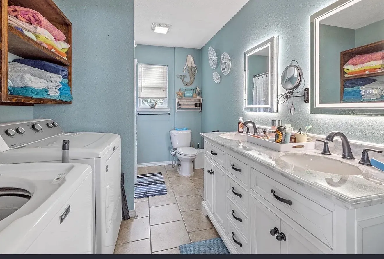 2 bed, 1.5 bath, 928 sqft, $4,000 — Photo 4