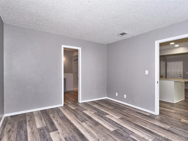 1339 E 138th Pl — Photo 14