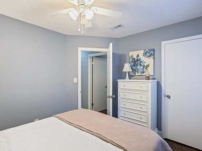 736 Maple Dr SE — Photo 13