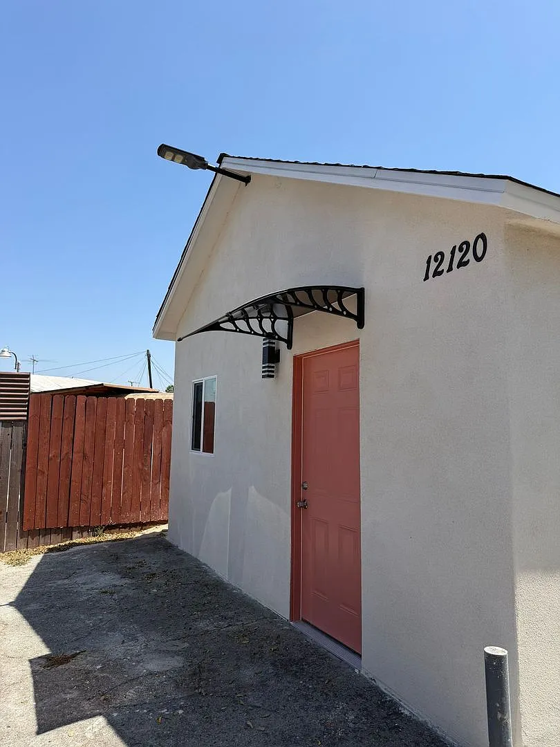 Newly Built 1-Bedroom Bungalow in El Monte — Photo 1