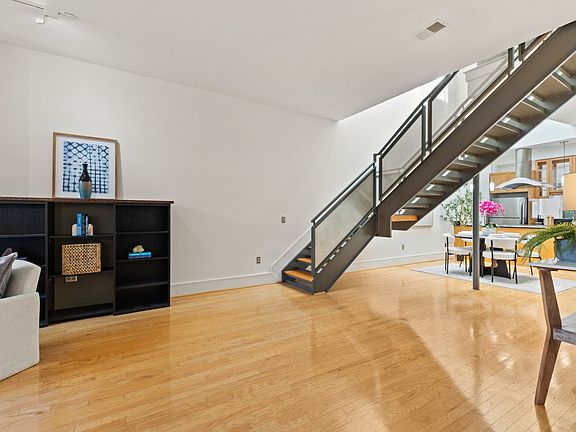 5th image of 526 13th St SE #B