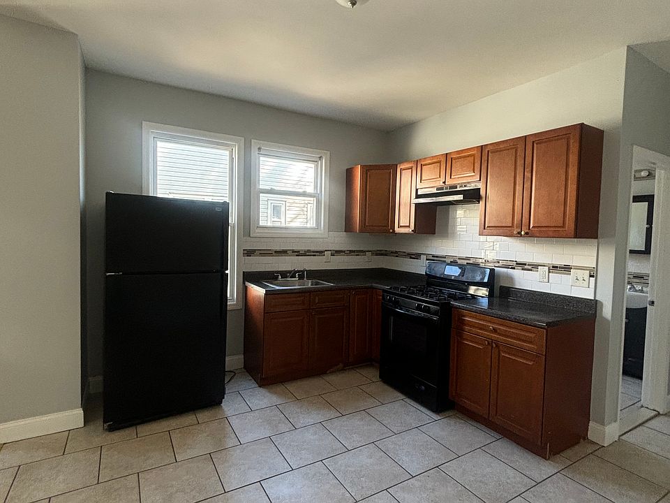 1st image of 44 Linwood Pl APT 2L