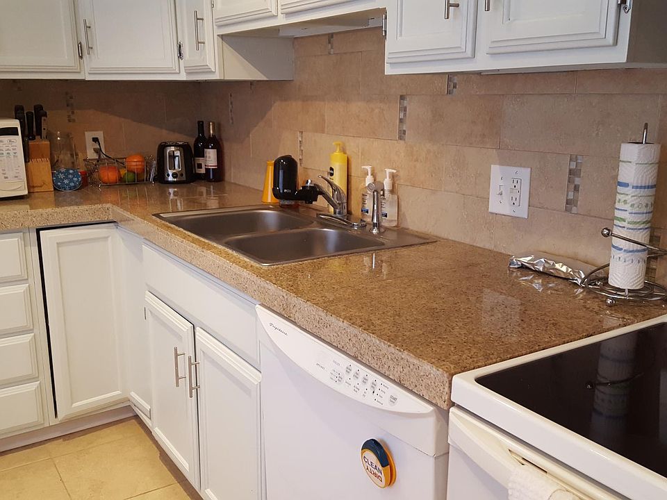1st image of 207 Hillcreek Dr