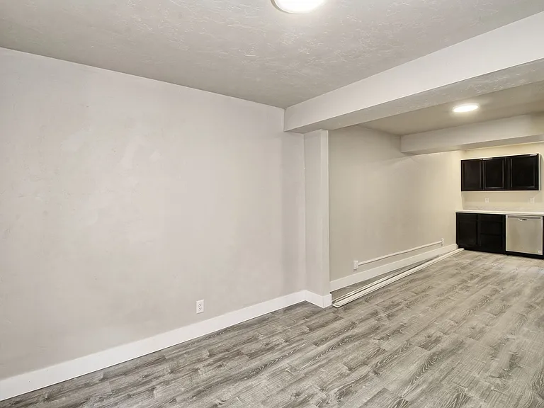915 Grand Ave #BASEMENT — Photo 5