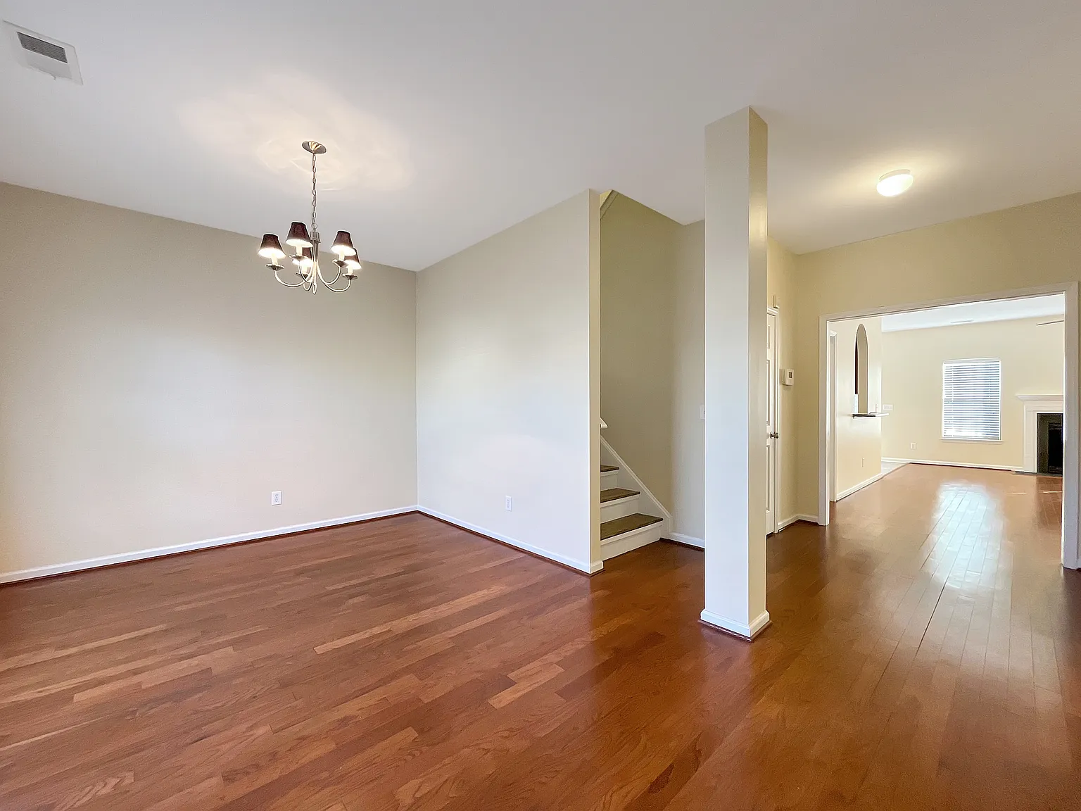 6 bed, 3.5 bath, 2948 sqft, $3,200 — Photo 2