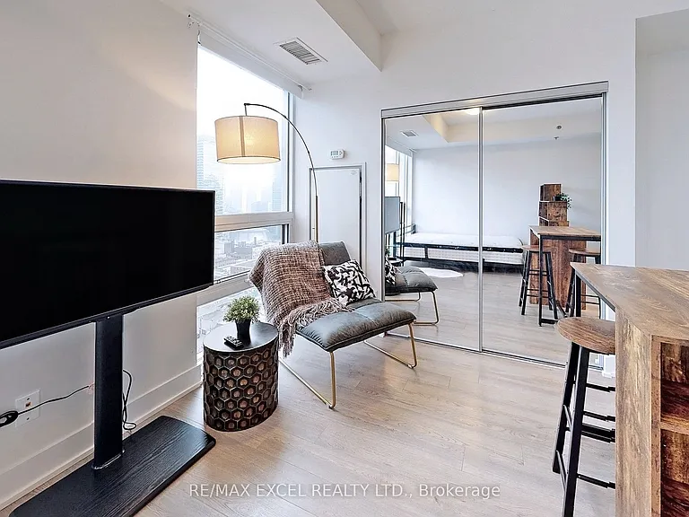 318 Richmond St W #2505 — Photo 7