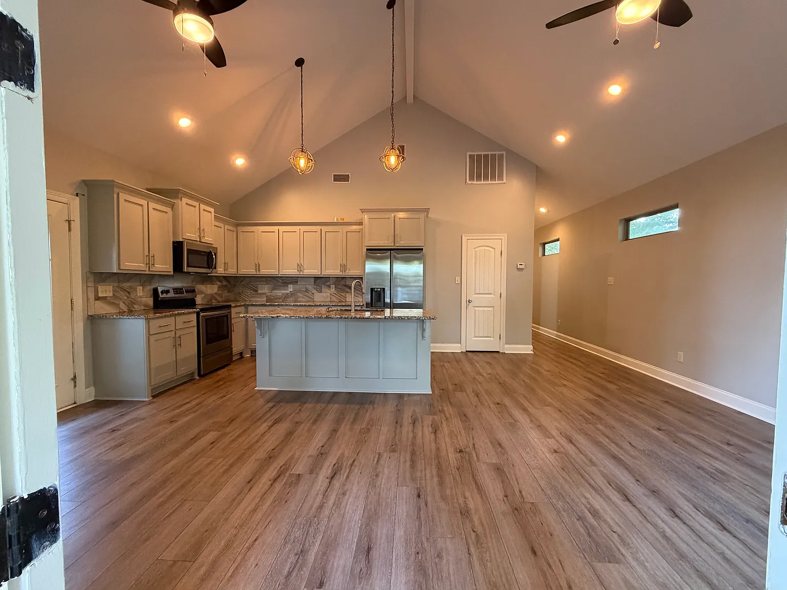 3 bed, 1450 sqft, $1,700 — Photo 2