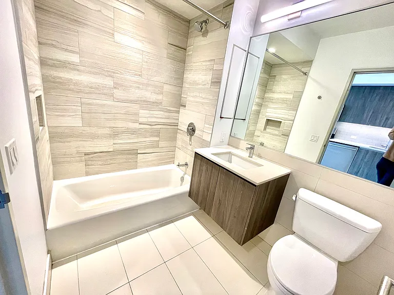 4107 Crescent St #4D — Photo 7