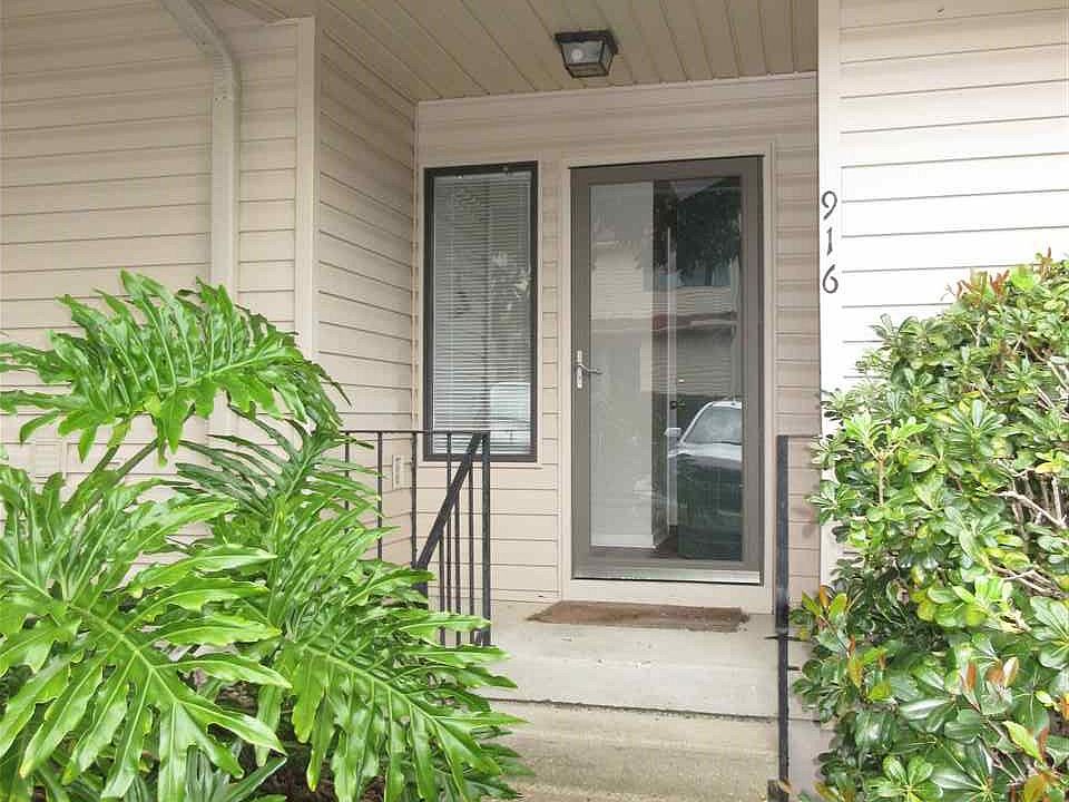1st image of 916 Brookside Ct