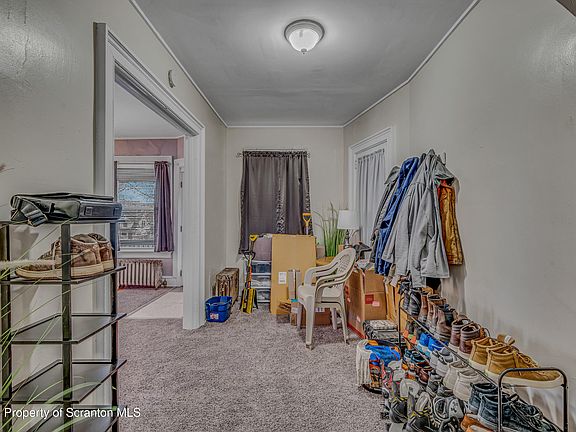 4th image of 934 Woodlawn St
