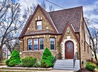 325 Hillside Ave, Glen Ellyn, IL 60137