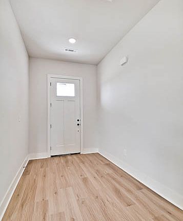 3rd image of 952 Pinnacle St