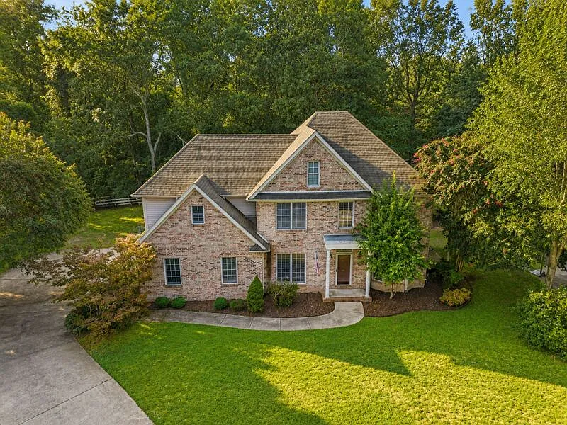 101 Kelvingrove Dr