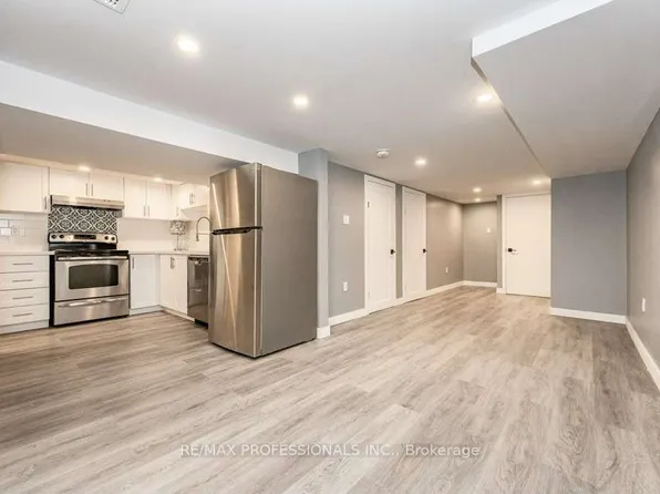 15 Wexford Ave N, Hamilton, ON L8H 4M2