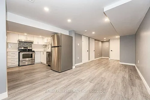 15 Wexford Ave N #LOWER Photo 1