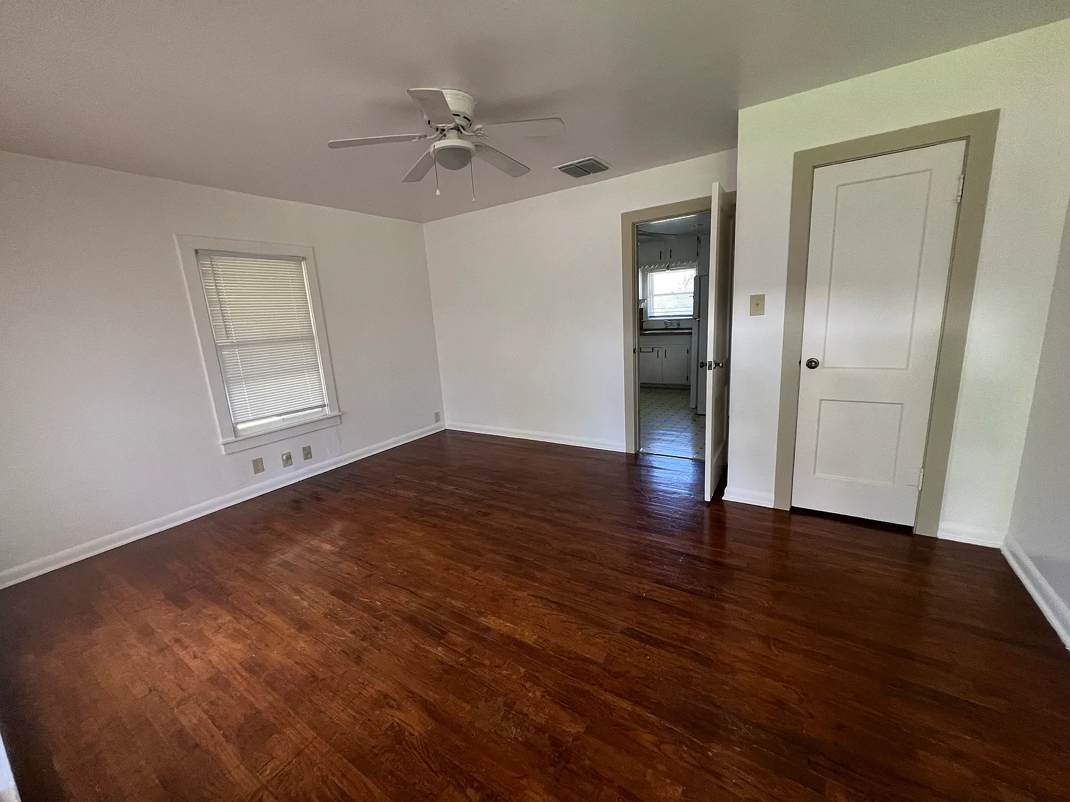 2 bed, 832 sqft, $1,400 — Photo 3