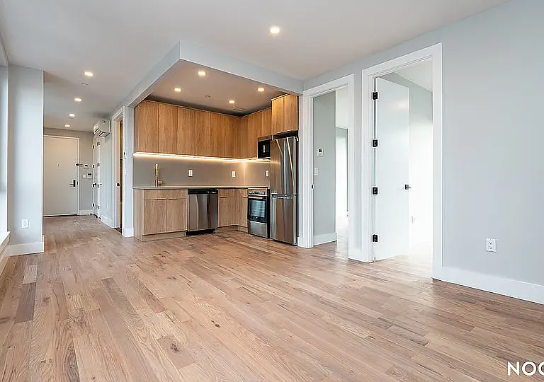 31-61 Vernon Blvd #5S — Photo 3