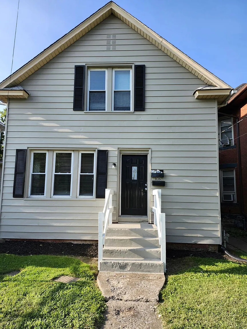 836 16th Ave Front 1 photo 1