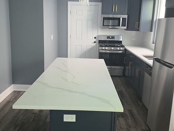 4th image of 9042 S Laflin St #1