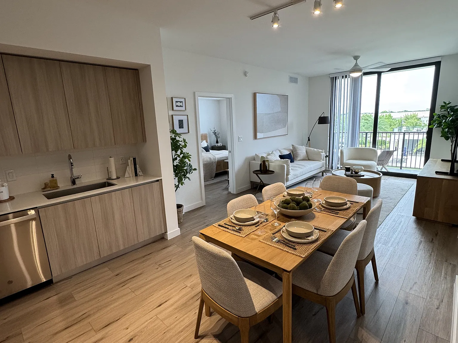 2 bed, 1060 sqft, $2,700 — Photo 1