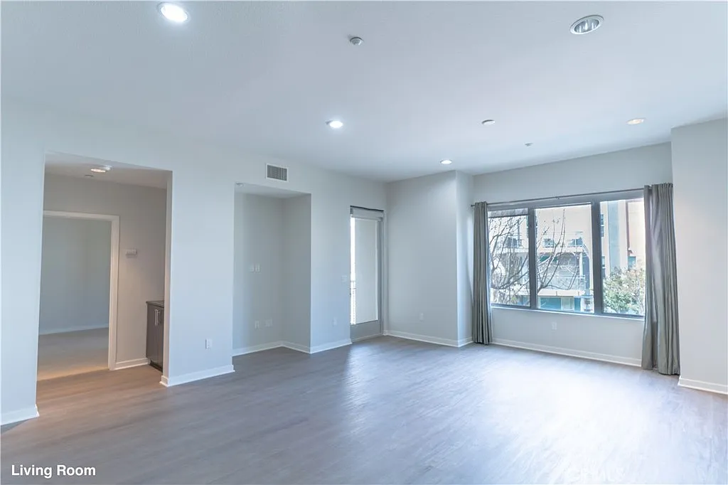 2 bed, 1283 sqft, $4,000 — Photo 2