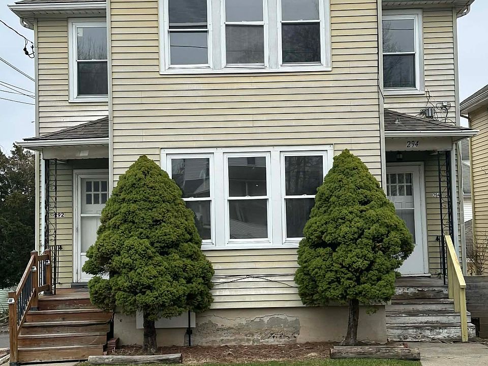 1st image of 294 Quaker Ln S