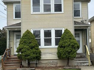 294 Quaker Ln S, West Hartford, CT 06119