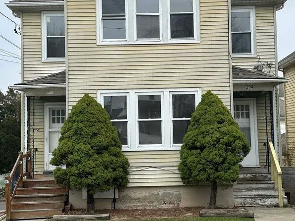 292 Quaker Ln S #292, West Hartford, CT 06119