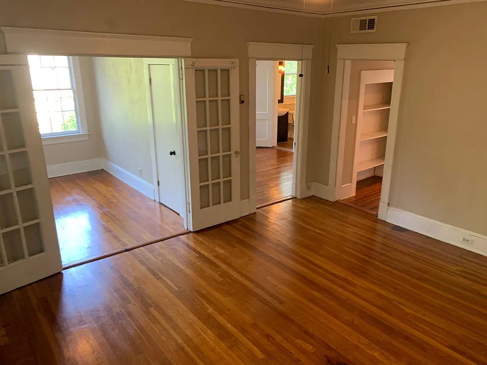 High ceilings and great floorplan