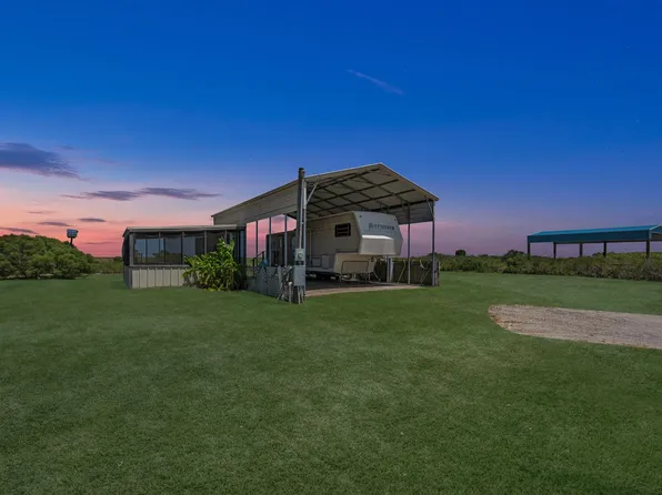 1476 Mabry St, Gilchrist, TX 77617