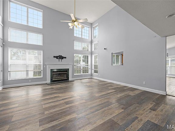 5th image of 928 Brookdale Ct